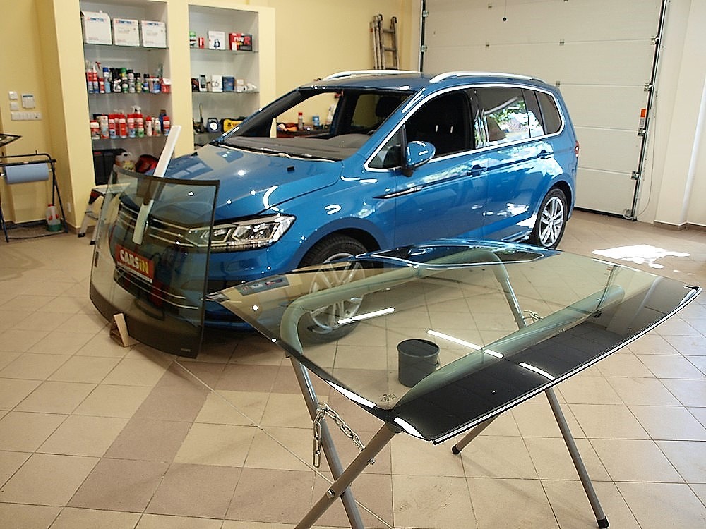 Volkswagen Touran — Výměna čelního skla