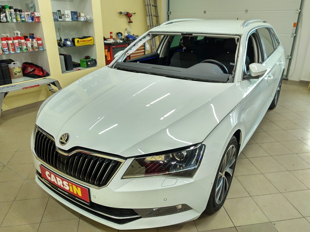 Výměna čelního skla Škoda Superb